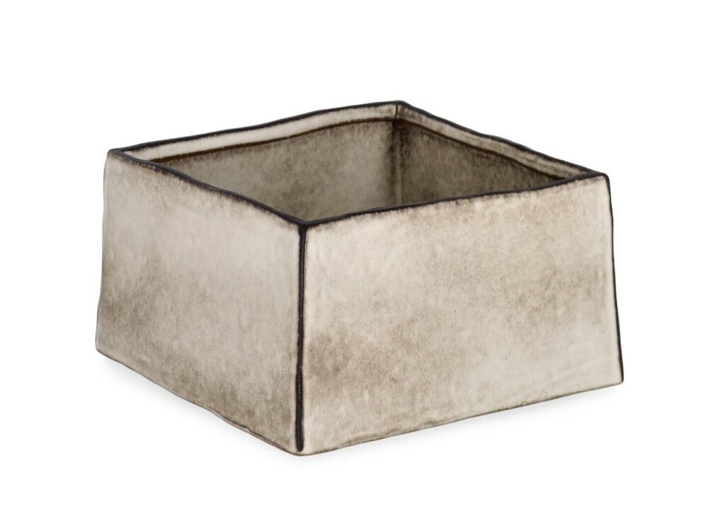 NIKOS LOW SQ WHITE VASE H11