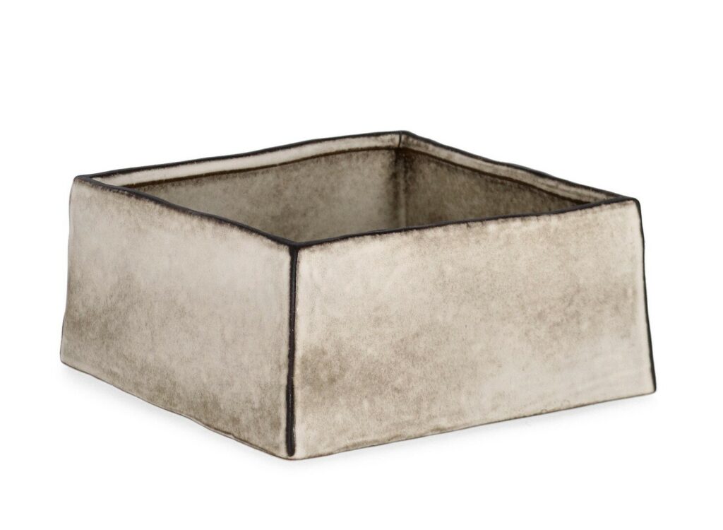 NIKOS LOW SQ WHITE VASE H10,5