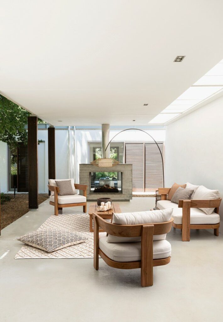 EVORA ARMCHAIR W-CUSH