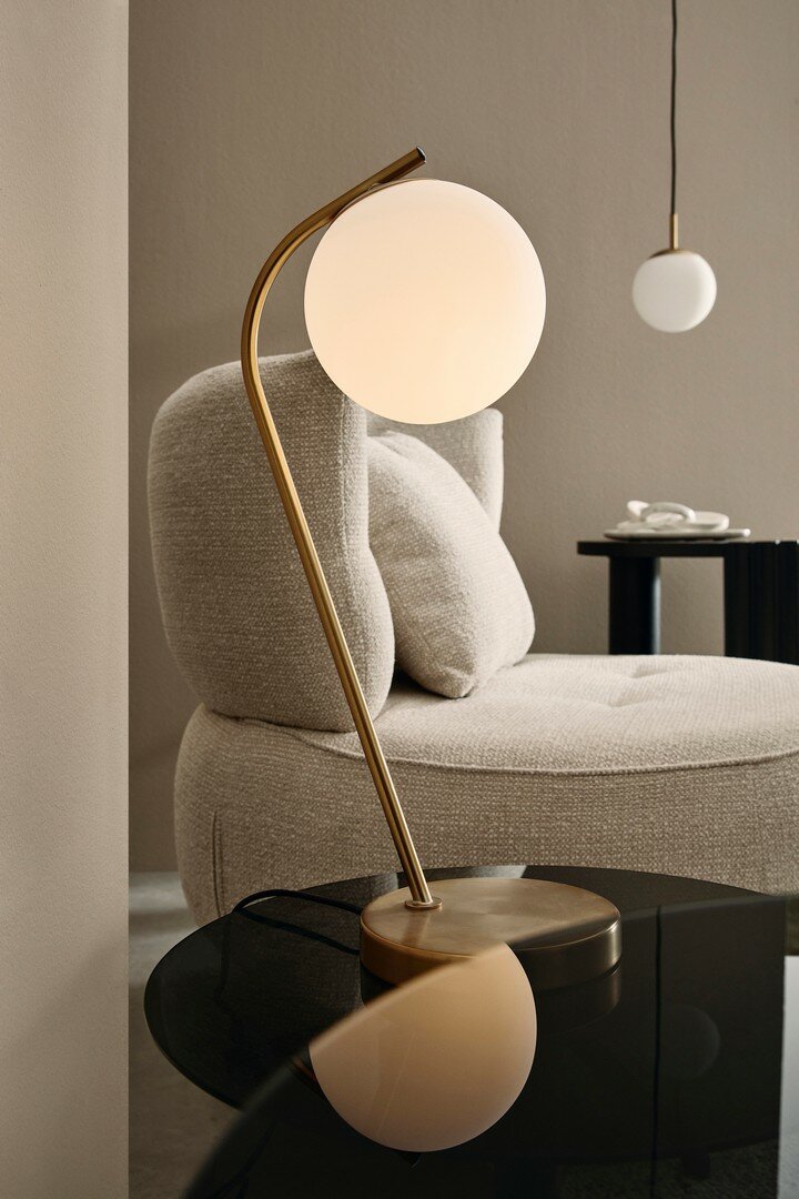 LÁMPARA DE SOBREMESA DELPHINE ORO H51